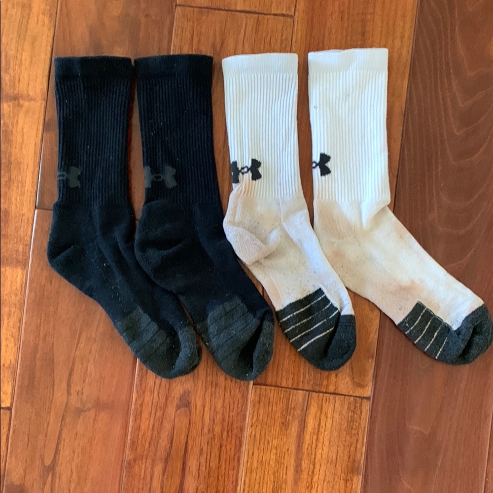 Under Armour 2 pairs men’s athletic socks Black White Crew large